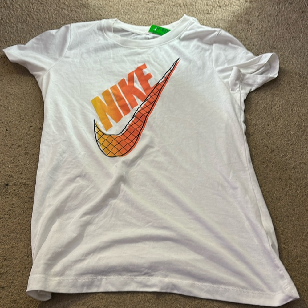 Brand new Nike tee